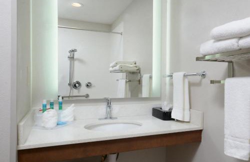 Durham Hotel | Holiday Inn Express & Suites Raleigh Durham Airport at RTP by IHG