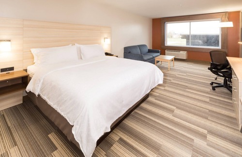 Auburn Hotel | Holiday Inn Express & Suites Auburn by IHG