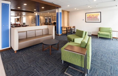Auburn Hotel | Holiday Inn Express & Suites Auburn by IHG