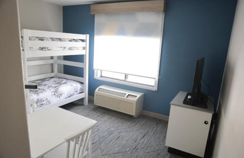 Douglas Hotel | Holiday Inn Express & Suites Douglas by IHG