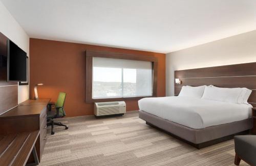 Hermantown Hotel | Holiday Inn Express & Suites Duluth North - Miller Hill by IHG