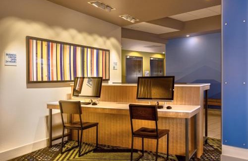 Keizer Hotel | Holiday Inn Express & Suites Salem North - Keizer by IHG