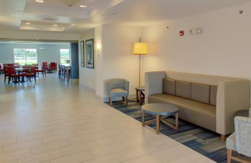 Le Mars Hotel | Holiday Inn Express & Suites Le Mars by IHG