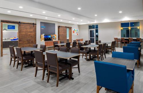 North Overton Hotel | Holiday Inn Express & Suites Lubbock Central - Univ Area by IHG