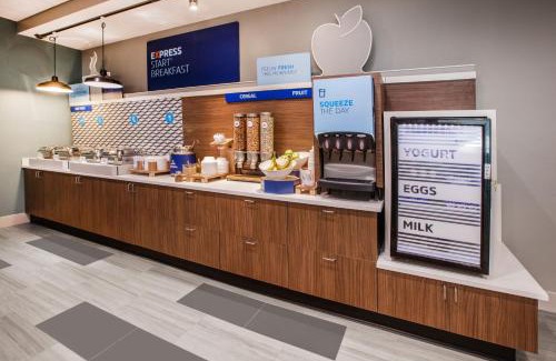 North Overton Hotel | Holiday Inn Express & Suites Lubbock Central - Univ Area by IHG