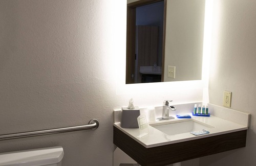 Sedalia Hotel | Holiday Inn Express & Suites Sedalia by IHG