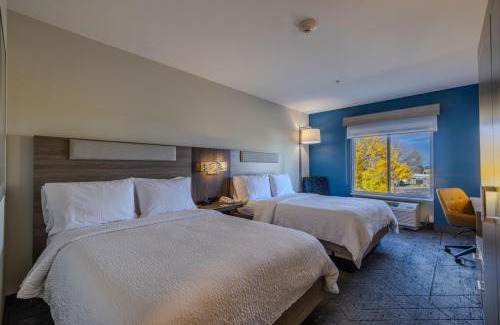 Thornton Hotel | Holiday Inn Express & Suites Denver North - Thornton by IHG