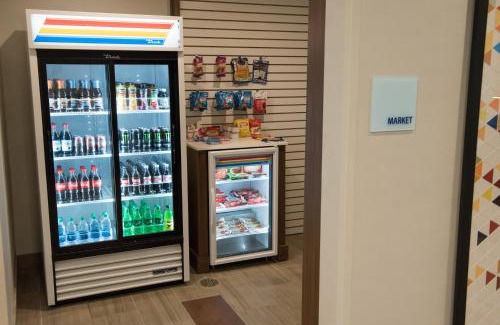 Warsaw Hotel | Holiday Inn Express & Suites - Warsaw - E Center by IHG