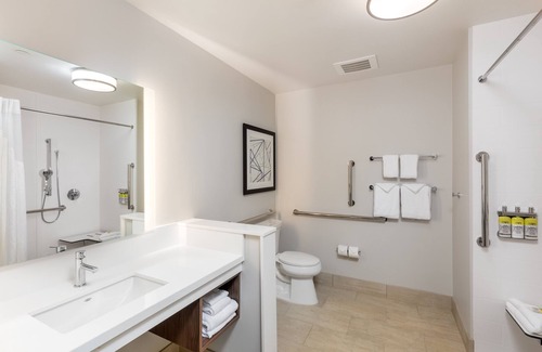 Moreno Valley Hotel | Holiday Inn Express & Suites Moreno Valley - Riverside by IHG