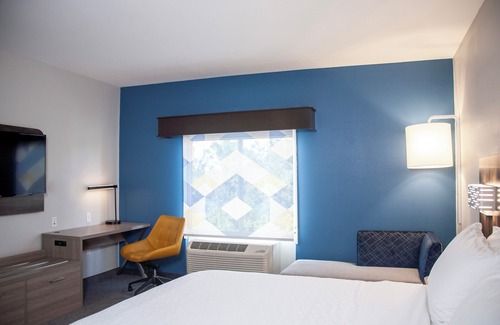 Overland Park Hotel | Holiday Inn Express and Suites Overland Park by IHG