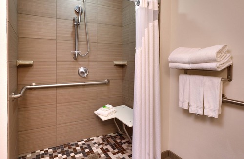 Overland Park Hotel | Holiday Inn Express and Suites Overland Park by IHG