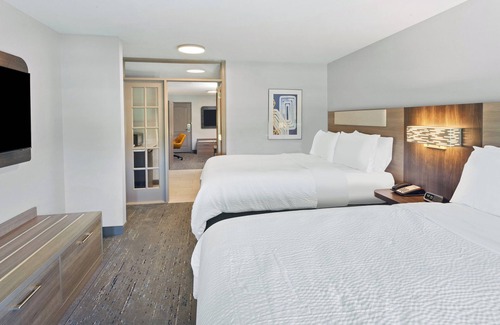 Port Washington Hotel | Holiday Inn Express & Suites Port Washington by IHG