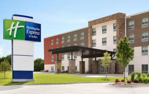 Stevensville Hotel | Holiday Inn Express & Suites Stevensville - Benton Harbor by IHG