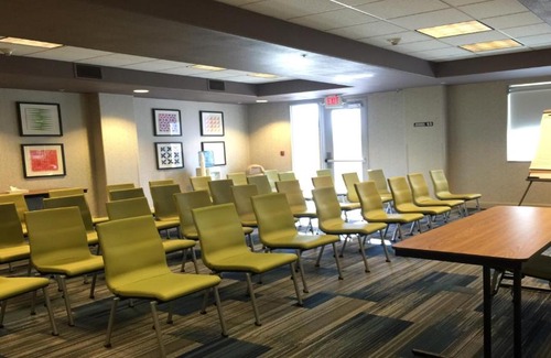 Woodland Hotel | Holiday Inn Express Woodland by IHG