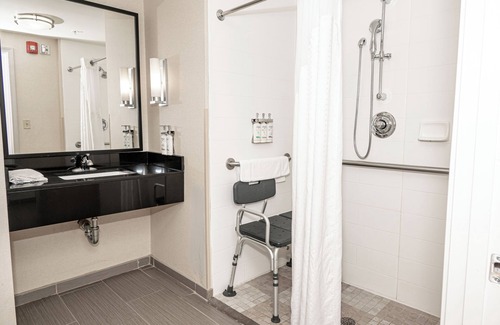 Yampertown Hotel | Holiday Inn Guin by IHG