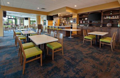Palmdale Hotel | Holiday Inn Palmdale-Lancaster by IHG