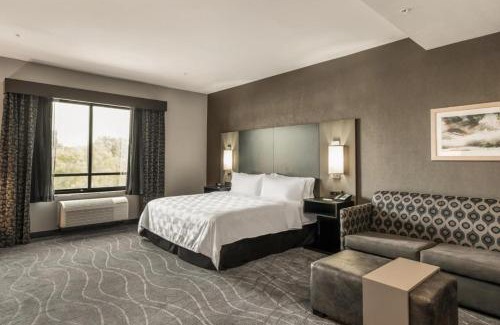 Milpitas Hotel | Holiday Inn & Suites Silicon Valley - Milpitas by IHG