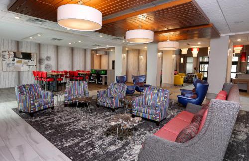 Sioux Falls Hotel | Holiday Inn & Suites Sioux Falls - Airport by IHG