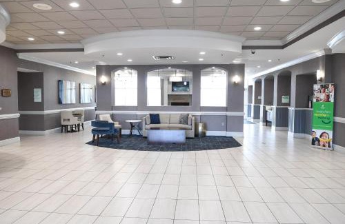Valdosta Hotel | Holiday Inn Valdosta Conference Center by IHG