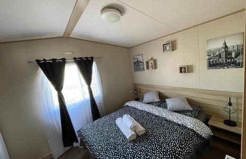 Leysdown-on-Sea Resort | Holiday Park Caravan Fluffy in Harts Holiday Park