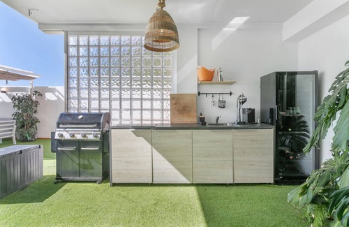 Santa Cruz de Tenerife Apartment | Holidays 'Valencia' with sea views, private pool and Wi-Fi