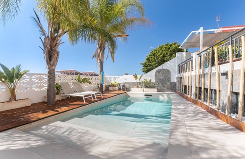 Santa Cruz de Tenerife Apartment | Holidays 'Valencia' with sea views, private pool and Wi-Fi