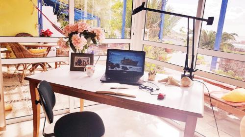 Tarajalejo House | Holidays in Tarajalejo - home office with sea view