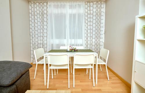 Plaza de Toros Vieja Apartment | Holidays2Malaga Salitre 3 bedroom up to 7 people High speed wifi