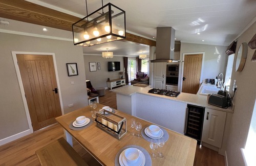 Acomb Cabin | Hollicarrs - Dragonfly Lodge