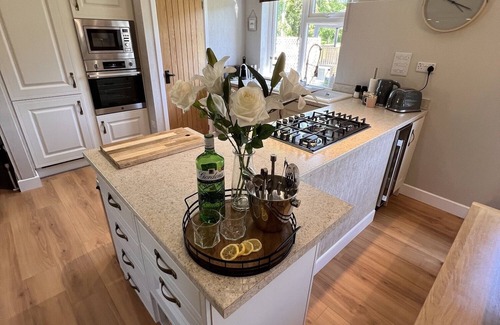 Acomb Cabin | Hollicarrs - Dragonfly Lodge