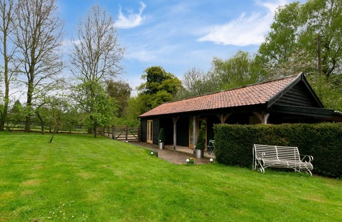 Stoke Holy Cross House | Holly Barn - One Bedroom House, Sleeps 2