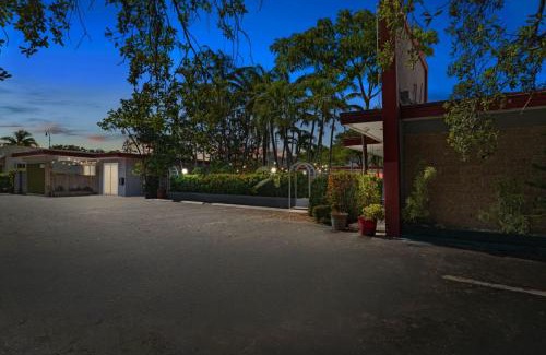 Downtown Hollywood Apartment | Hollywood 1BR – Near Beach Dining