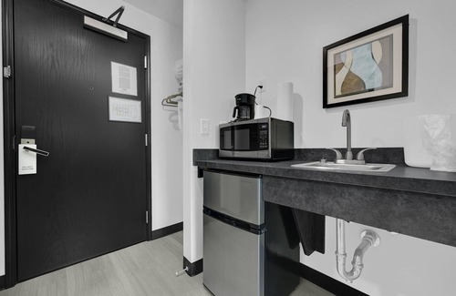 Etna Hotel | Holmes Suites Inn Columbus Pataskala - I-70 East