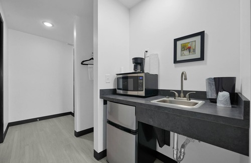 Etna Hotel | Holmes Suites Inn Columbus Pataskala - I-70 East