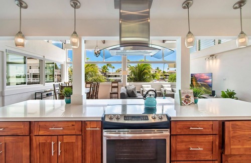 Portlock House | Holoholo Hale by Gather w/Marina Views, Jacuzzi, AC, & Nearby Beaches