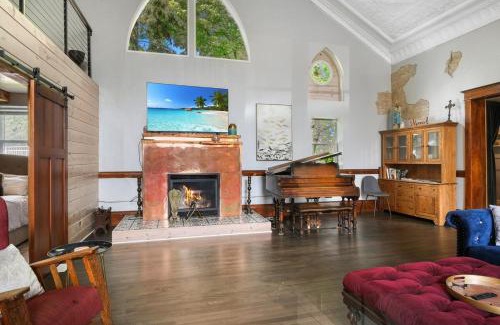 Sturgeon Bay House | Holy Smokes, what a stay! Spacious church convert