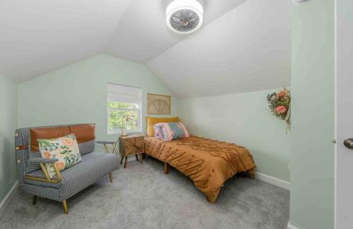 Ottawa House | Home 15 min from Starved Rock and Chicago Skydive!