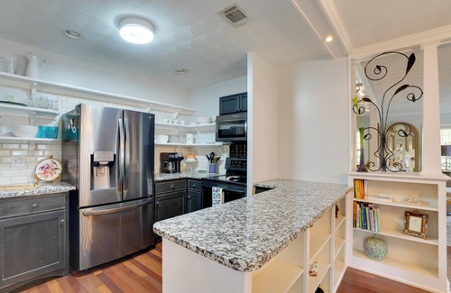 Mount Dora Cottage | Home 2 Mi to Dtwn Mt Dora w/Shared Hot Tub!