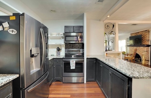 Mount Dora Cottage | Home 2 Mi to Dtwn Mt Dora w/Shared Hot Tub!