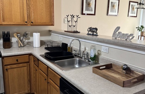 Morrow House | Home away from home! 3 bedroom house in pleasant Morrow! Mins from ATL Airport.