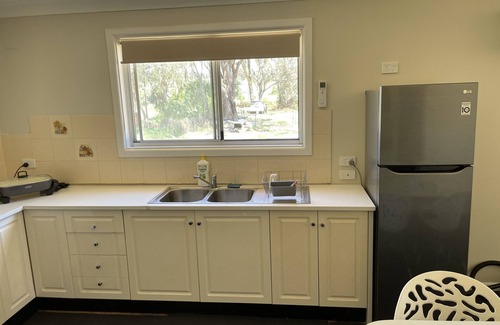 Young Cottage | Home away from home. Accomodation in Young. Spacious, cute & cosy cottage All 4U