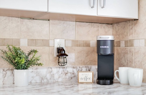 Lake Mary House | Home Away From Home, Cozy Bungalow with Speakeasy