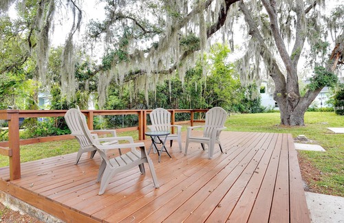 Lake Mary House | Home Away From Home, Cozy Bungalow with Speakeasy