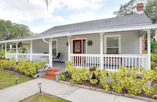 Lake Mary House | Home Away From Home, Cozy Bungalow with Speakeasy