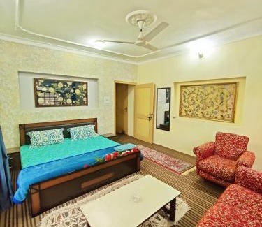 Rajbagh House | Home Away From Home Cute 3 bedroom House G floor