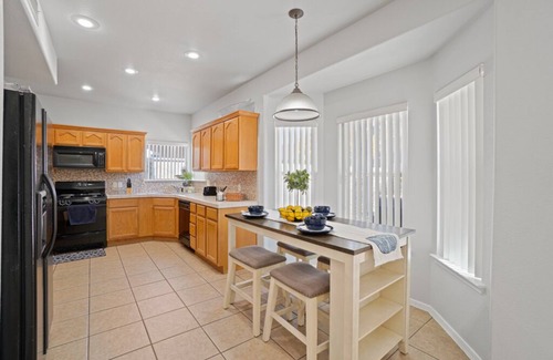 Biggs Field House | 🏡Home Away From Home. 🐶Yes dogs. No cats