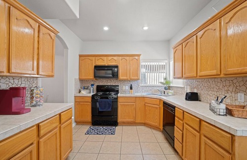 Biggs Field House | 🏡Home Away From Home. 🐶Yes dogs. No cats