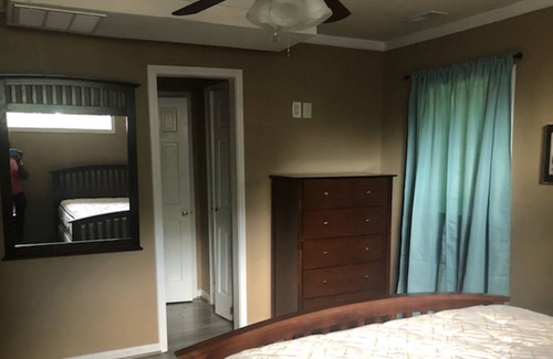 Hoschton House | Home in Braselton! Minutes from Mall of Georgia! Outdoor space for entertaining!