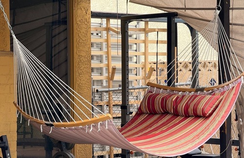 Paradise House | Home in the heart of Las Vegas, private pool and pet friendly.