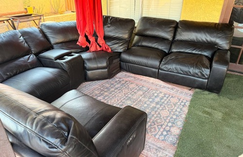 Paradise House | Home in the heart of Las Vegas, private pool and pet friendly.